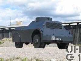 Mowag Panzerattrappe 4x4